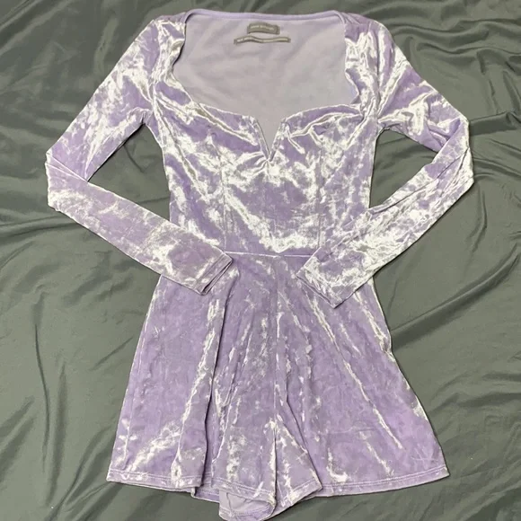 Urban Outfitters Velvet Romper lilac purple size XS - Picture 3 of 6